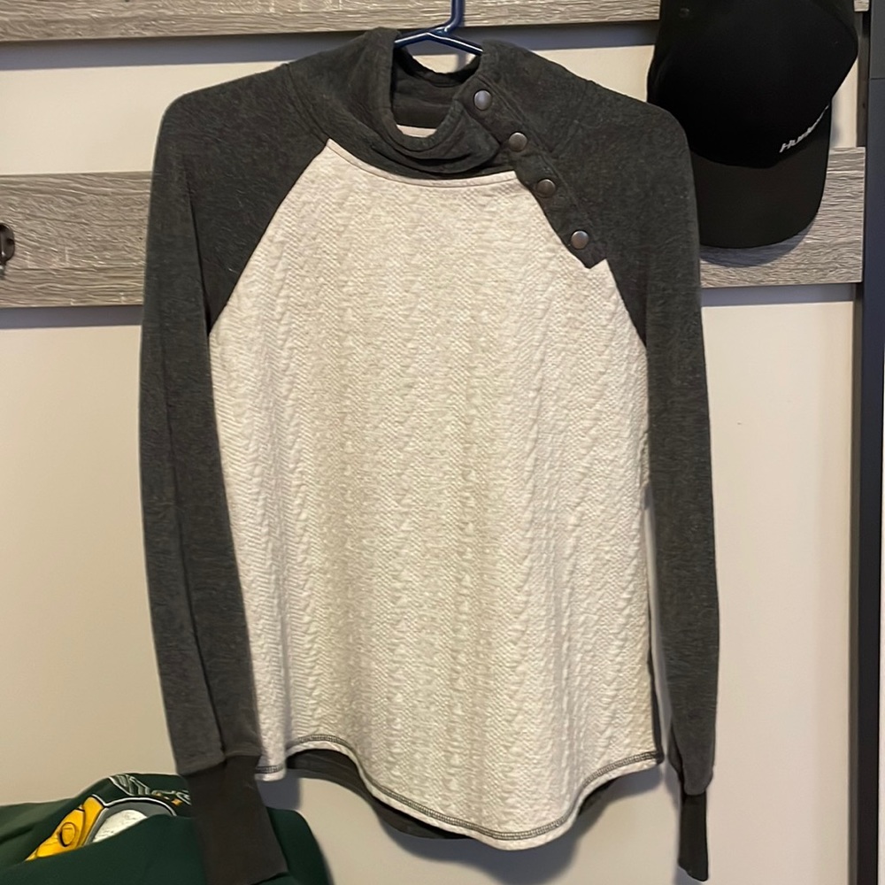 Long sleeve l, super comfy,..button up or keep casual vowel neck!